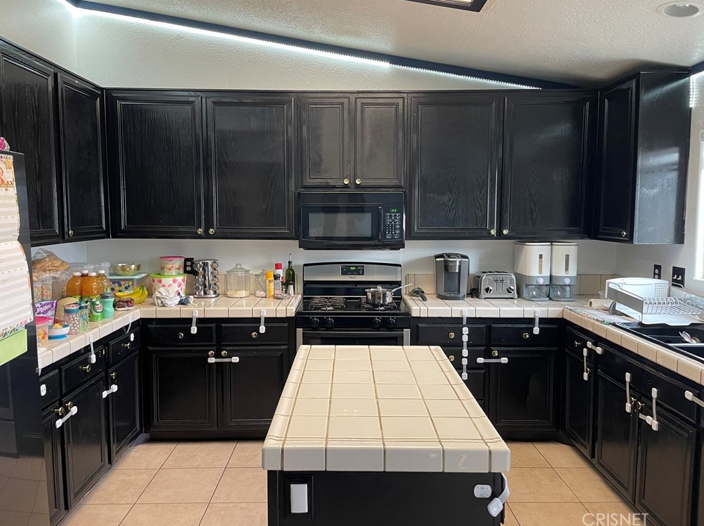 15531 Tonekai Rd, Apple Valley CA  92307-2947 exterior