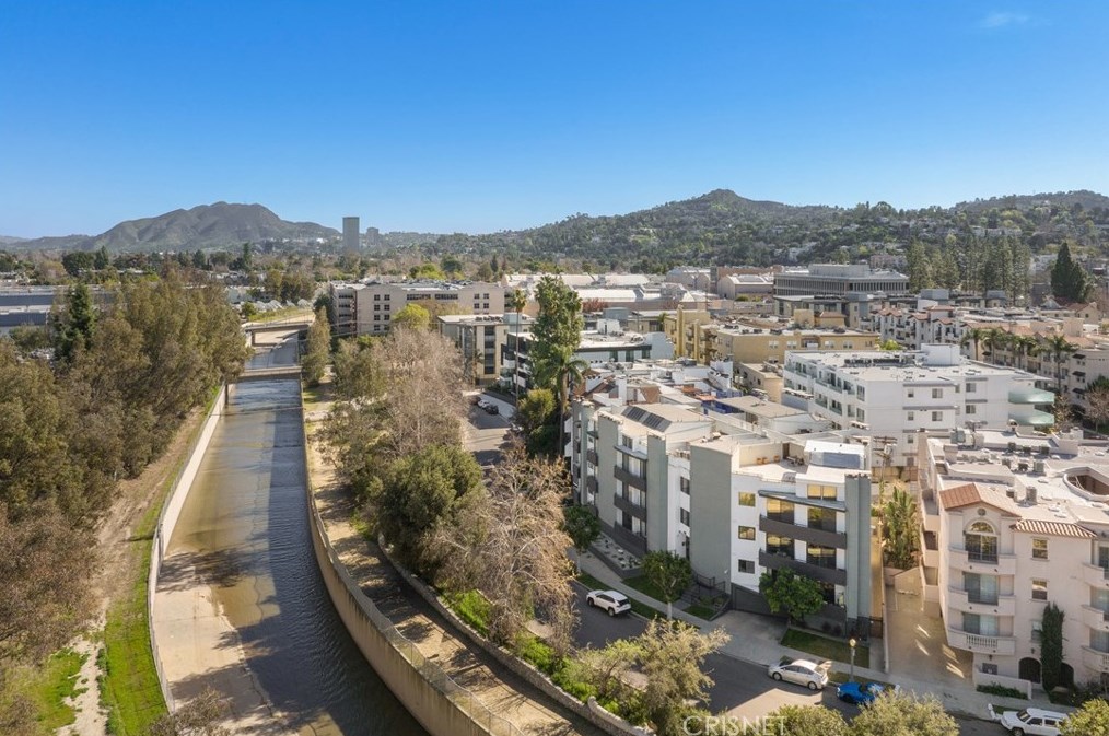 12050 Valleyheart Dr, North Hollywood CA  91604-2068 exterior