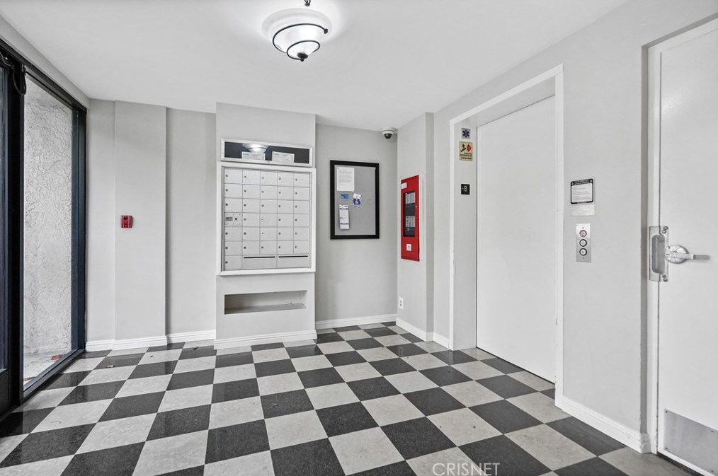 3561 Clarington Ave, Los Angeles CA  90034-4900 exterior