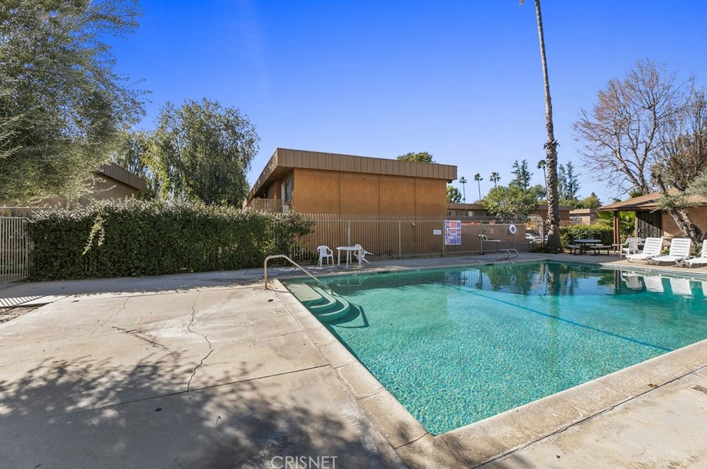 19036 Archwood St, Los Angeles CA  91335-5123 exterior