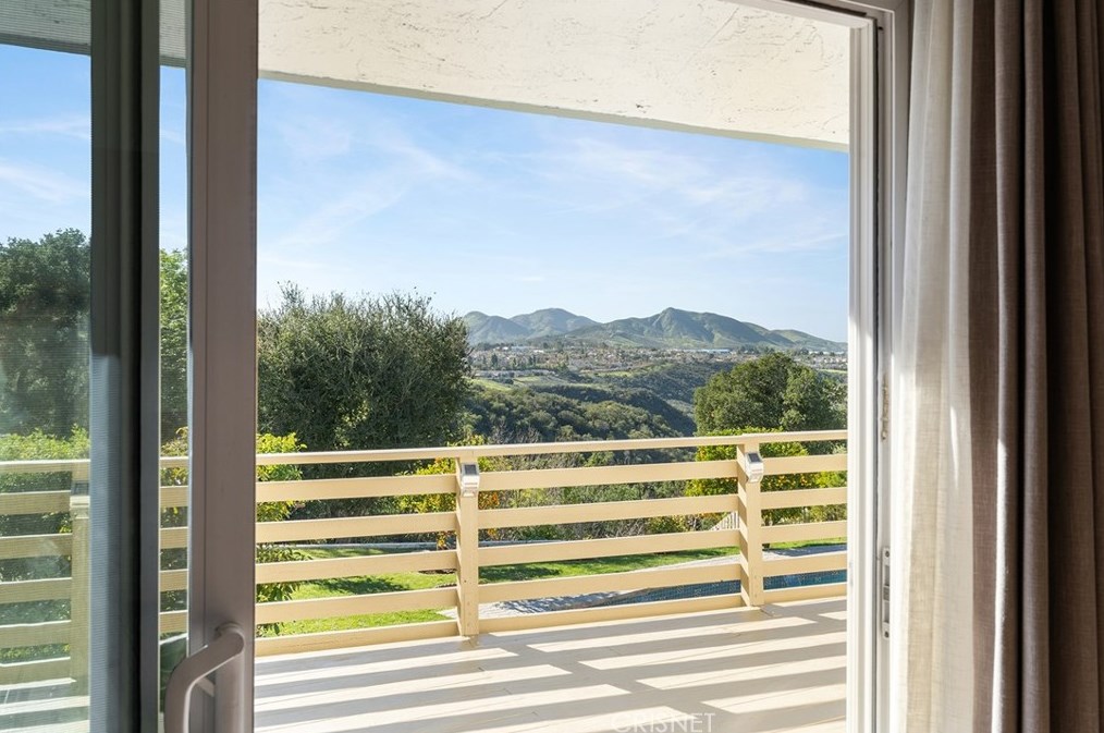1485 Calle Yucca, Thousand Oaks CA  91360-2246 exterior