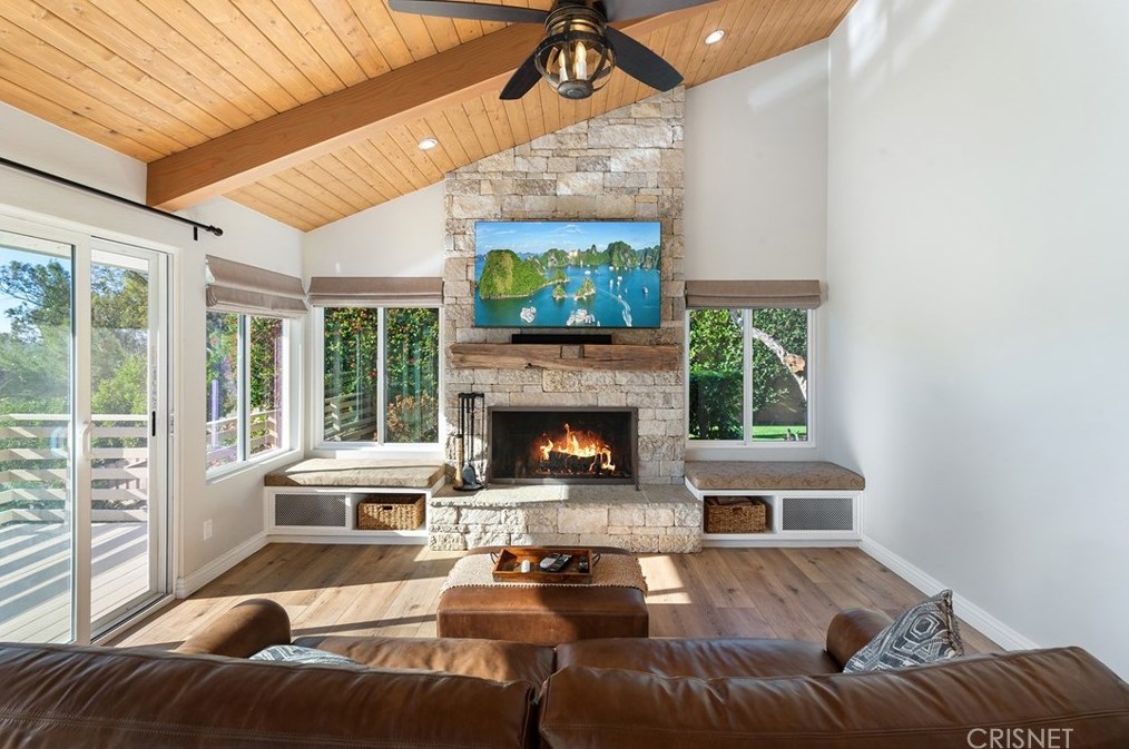1485 Calle Yucca, Thousand Oaks CA  91360-2246 exterior