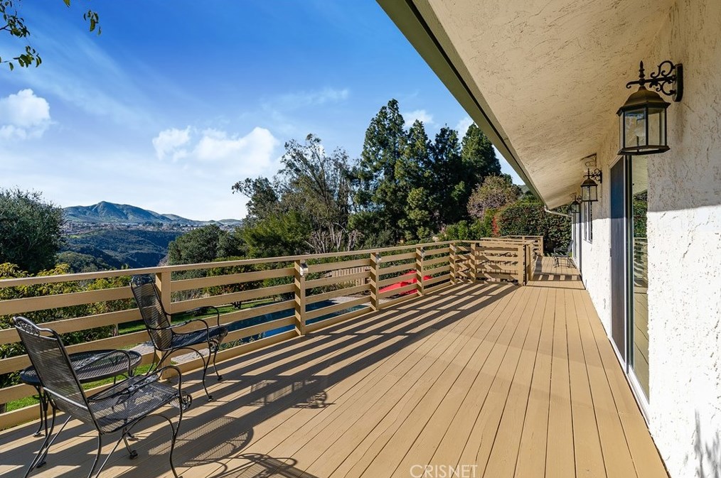 1485 Calle Yucca, Thousand Oaks CA  91360-2246 exterior