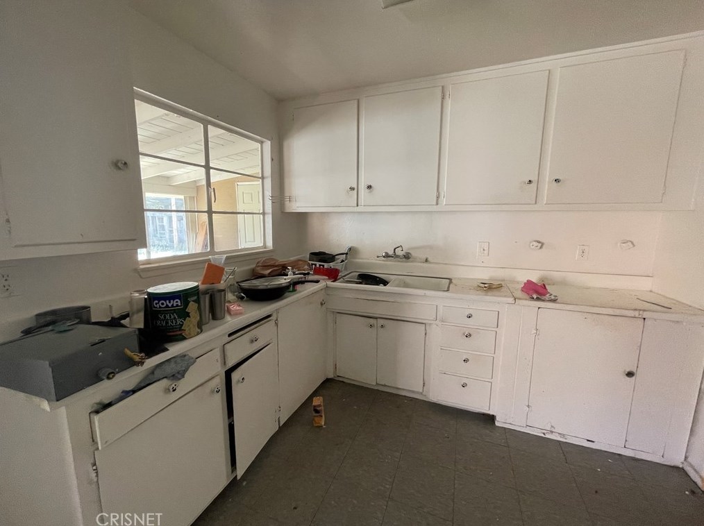 12470 Pinney St, Los Angeles CA  91331-1343 exterior