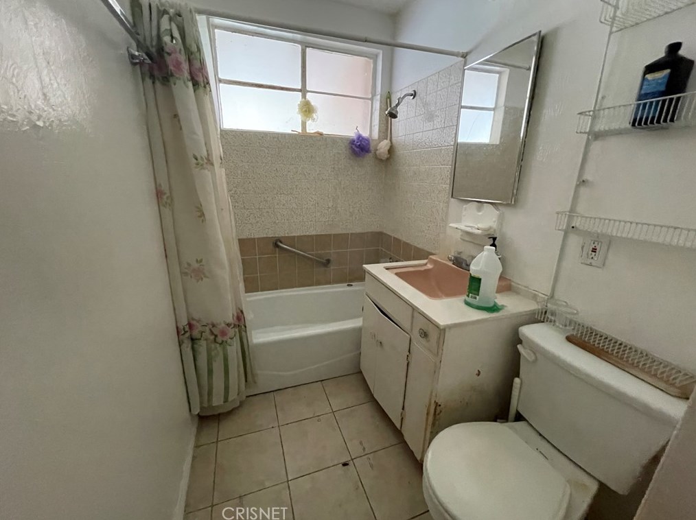 12470 Pinney St, Los Angeles CA  91331-1343 exterior