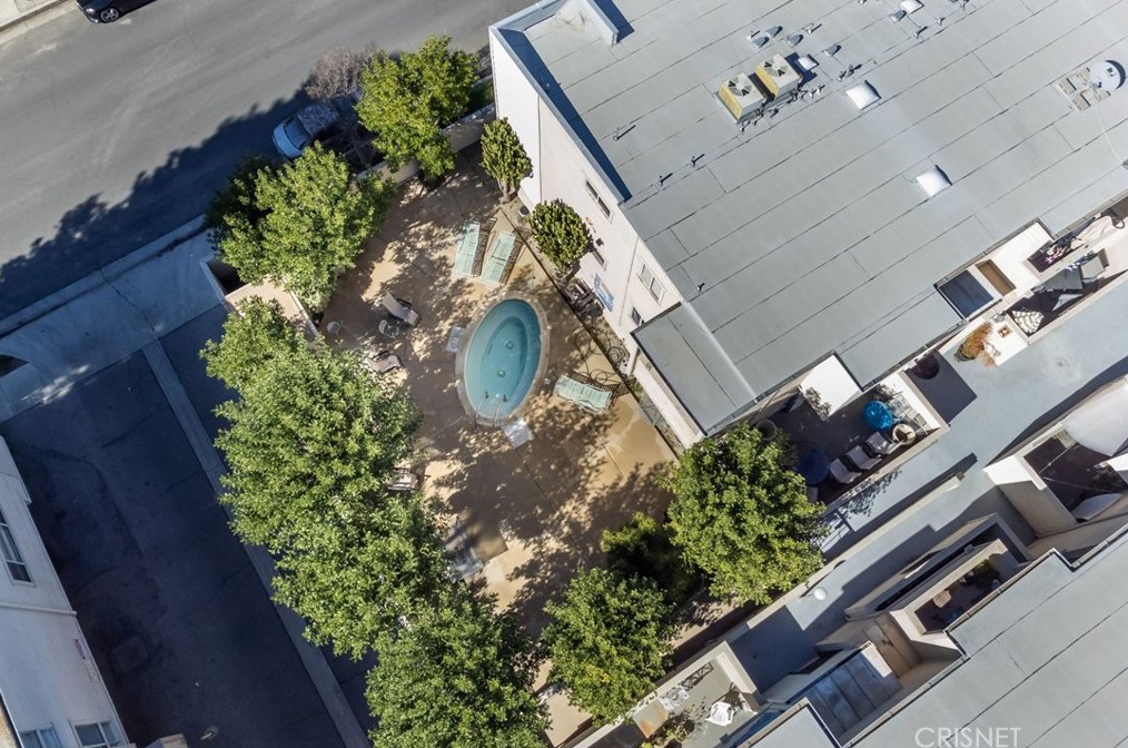 9920 Jordan Ave, Chatsworth CA  91311-3704 exterior