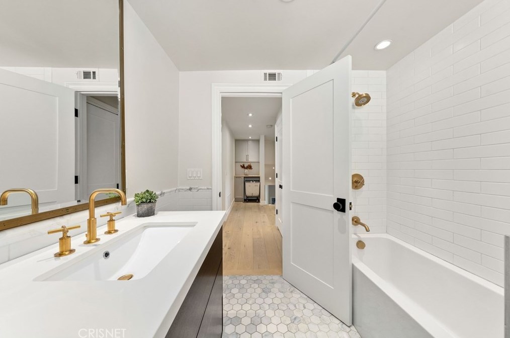 1692 Camberwell Pl, Thousand Oaks CA  91361-1507 exterior