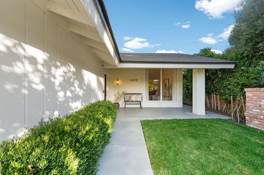 1692 Camberwell Pl, Thousand Oaks CA  91361-1507 exterior