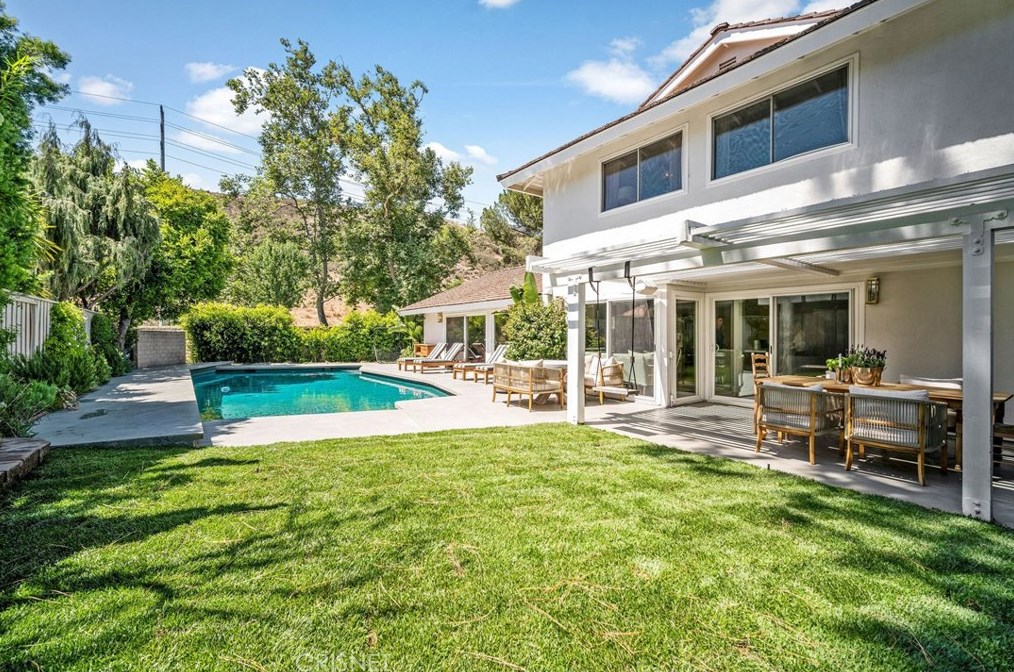 1692 Camberwell Pl, Thousand Oaks CA  91361-1507 exterior