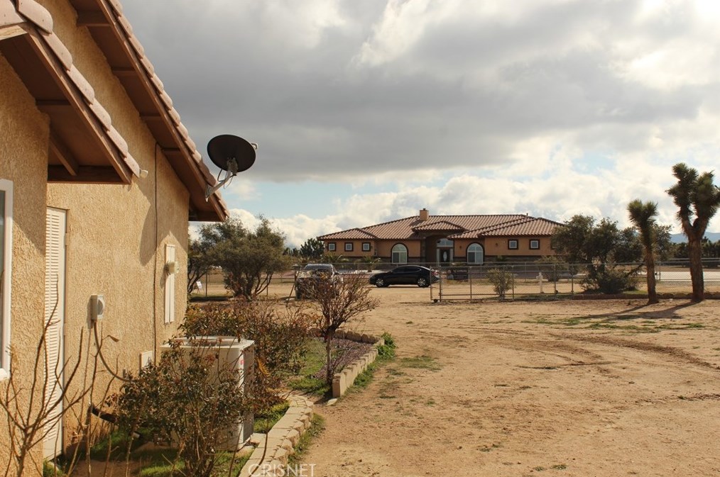 11150 Stuveling St, Hesperia CA  92344-0008 exterior