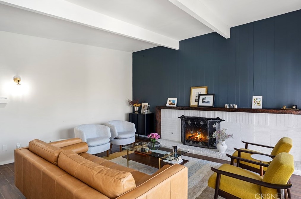 7743 White Oak Ave, Los Angeles CA  91335-2239 exterior