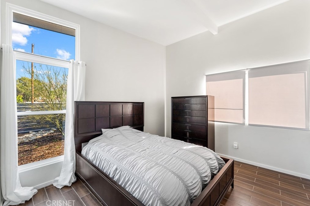 7743 White Oak Ave, Los Angeles CA  91335-2239 exterior