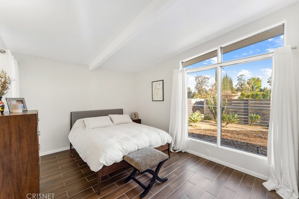 7743 White Oak Ave, Los Angeles CA  91335-2239 exterior