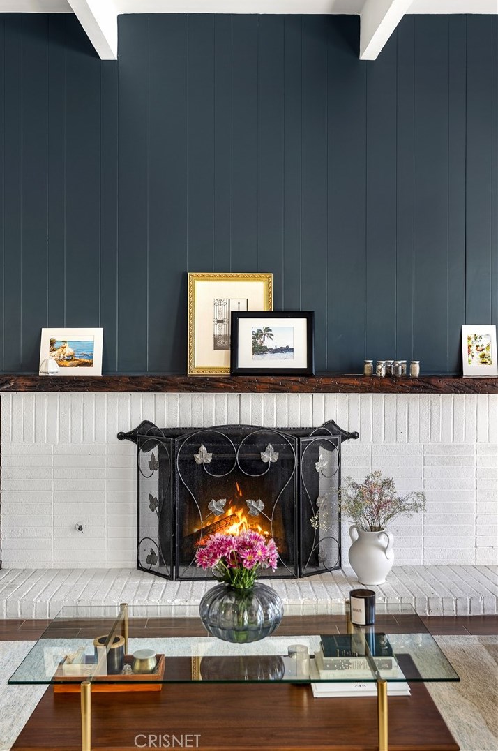 7743 White Oak Ave, Los Angeles CA  91335-2239 exterior