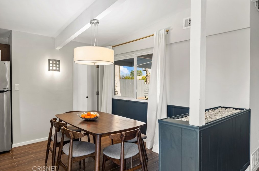 7743 White Oak Ave, Los Angeles CA  91335-2239 exterior