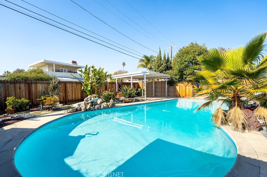 7743 White Oak Ave, Los Angeles CA  91335-2239 exterior