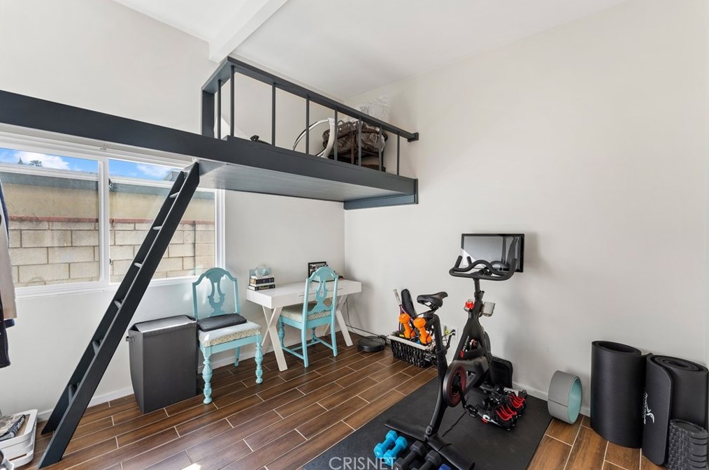 7743 White Oak Ave, Los Angeles CA  91335-2239 exterior