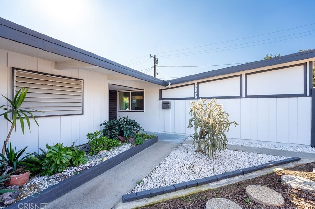 7743 White Oak Ave, Los Angeles CA  91335-2239 exterior