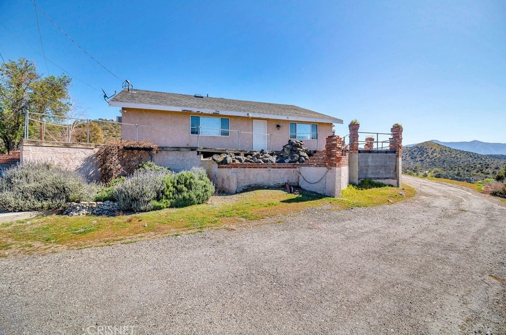 33350 Hubbard Rd, Acton CA  93510-1546 exterior