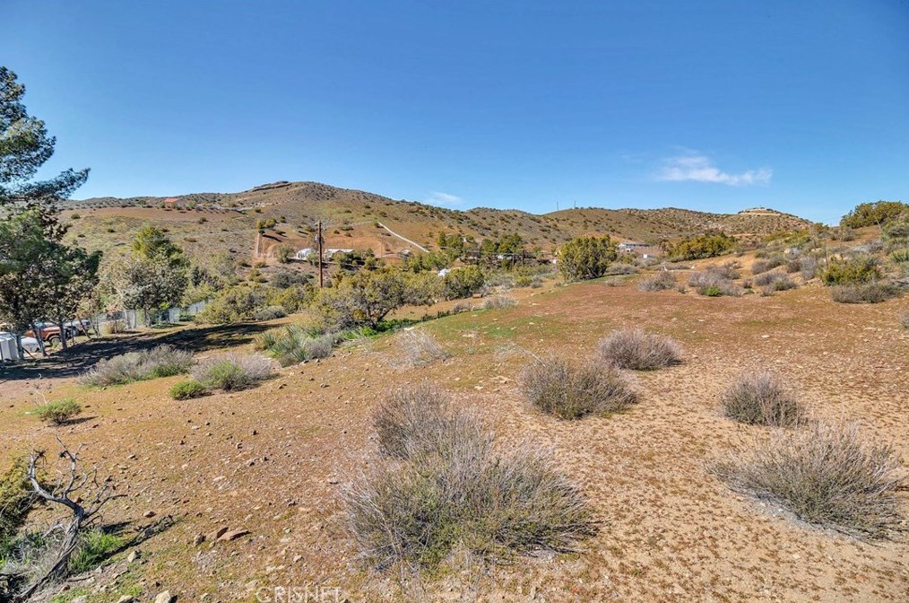 33350 Hubbard Rd, Acton CA  93510-1546 exterior