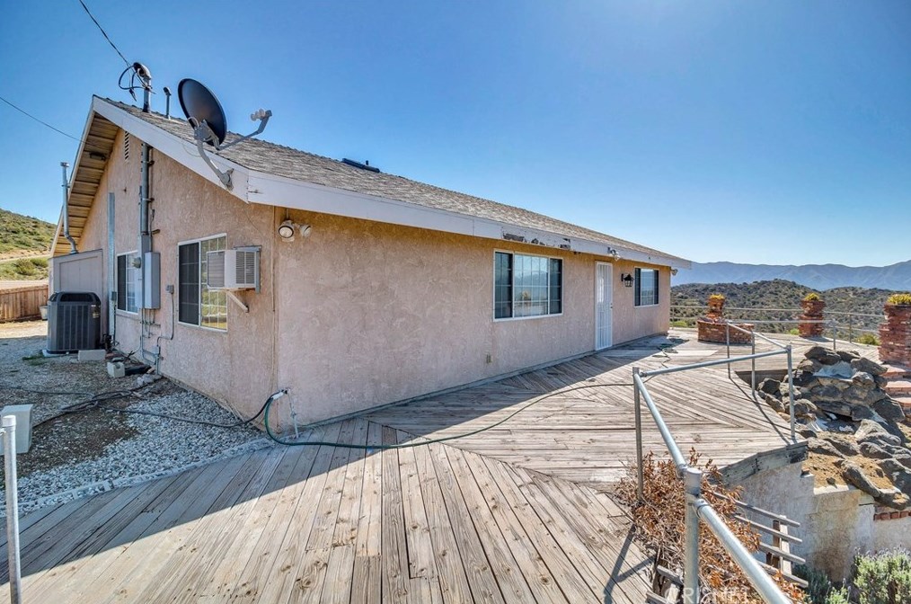 33350 Hubbard Rd, Acton CA  93510-1546 exterior