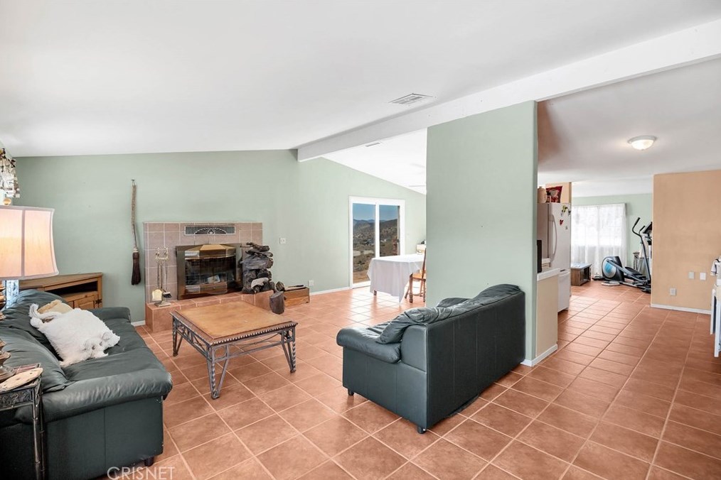 33350 Hubbard Rd, Acton CA  93510-1546 exterior