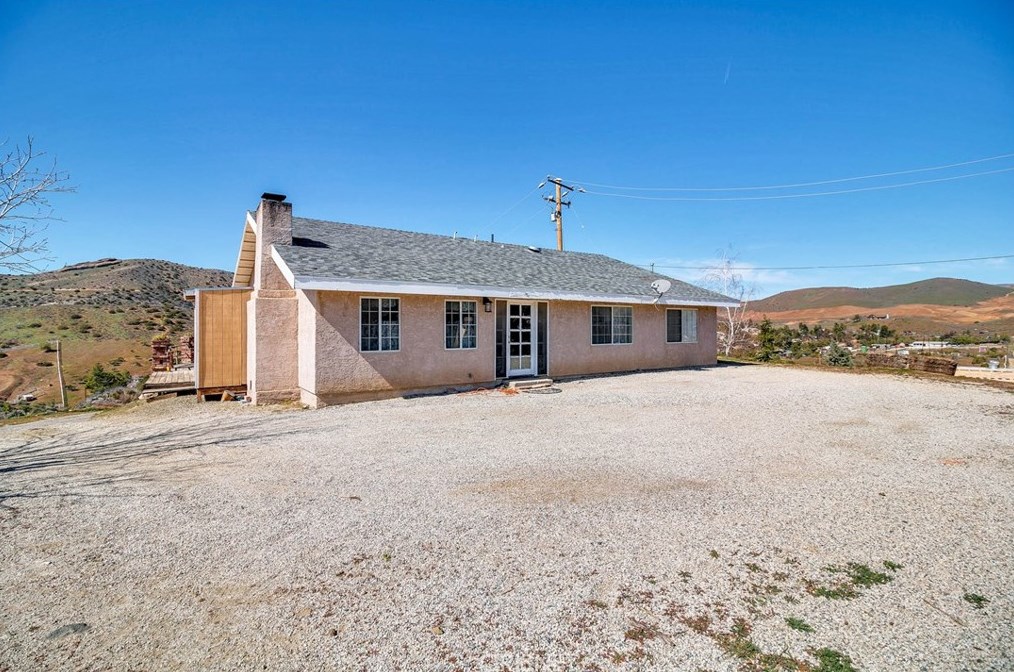 33350 Hubbard Rd, Acton CA  93510-1546 exterior