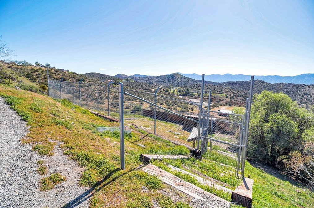 33350 Hubbard Rd, Acton CA  93510-1546 exterior