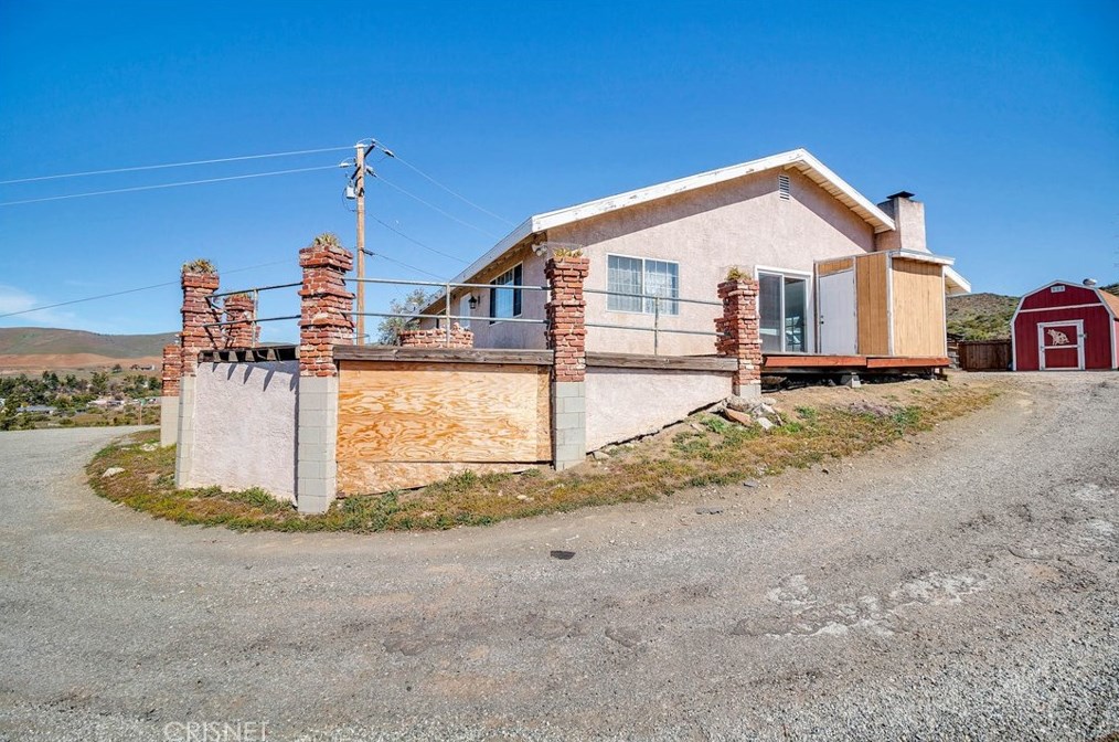 33350 Hubbard Rd, Acton CA  93510-1546 exterior