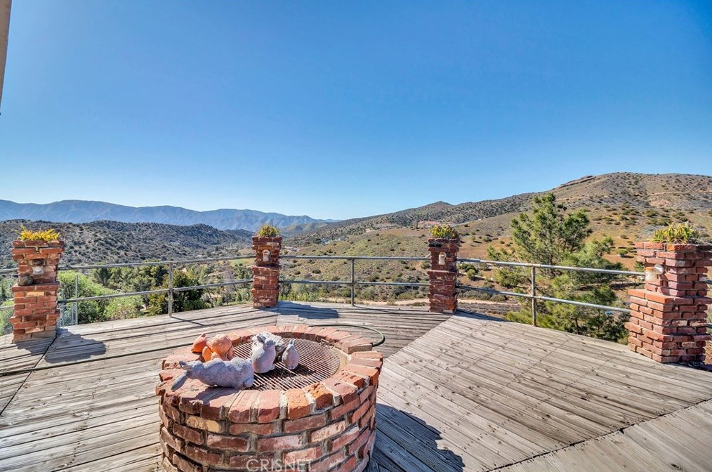 33350 Hubbard Rd, Acton CA  93510-1546 exterior