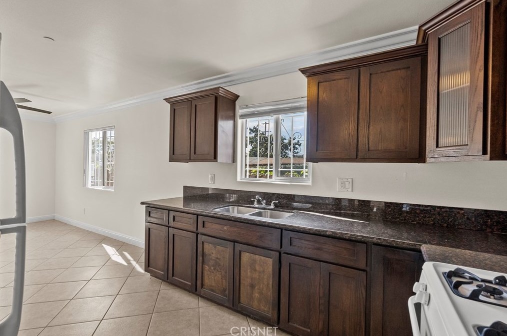 524 85th St, Los Angeles CA  90044-5820 exterior