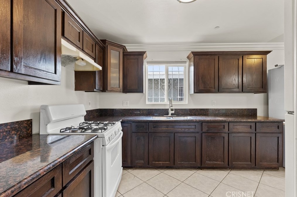 524 85th St, Los Angeles CA  90044-5820 exterior