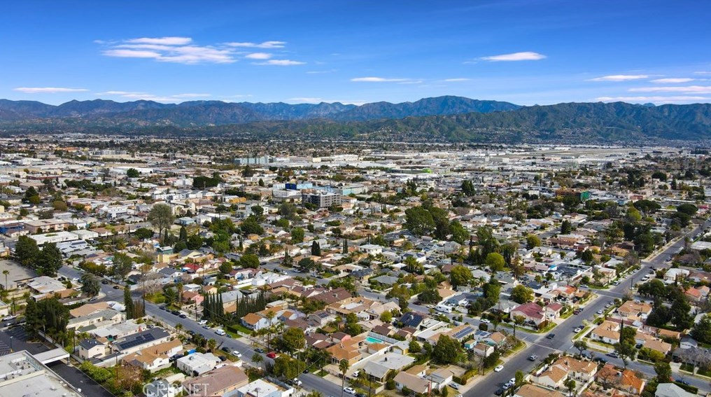 6861 Hinds Ave, North Hollywood CA  91605-6001 exterior