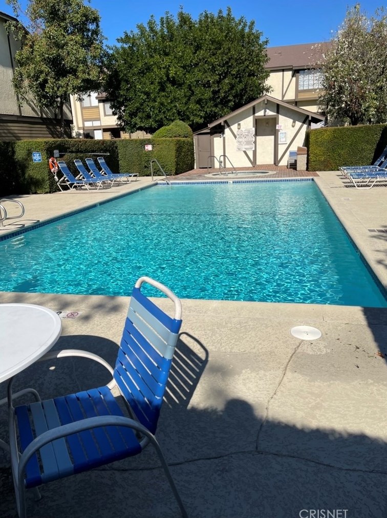 21133 Lassen St, Chatsworth CA  91311-6820 exterior