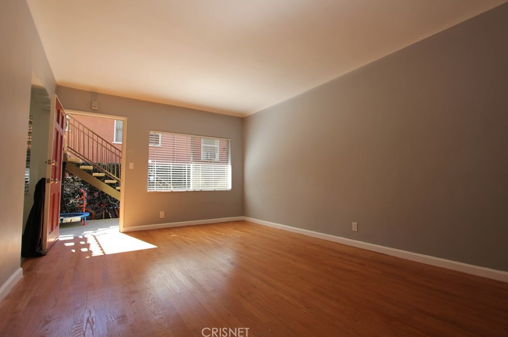 1646 Harvard, Los Angeles CA  90047-4232 exterior