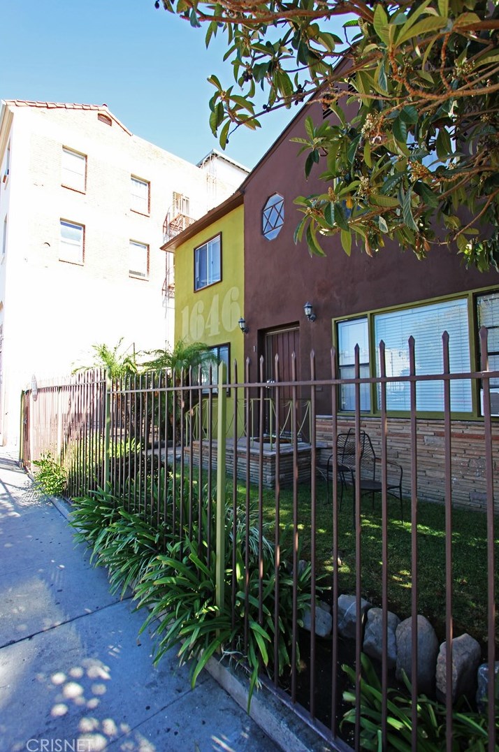1646 Harvard, Los Angeles CA  90047-4232 exterior