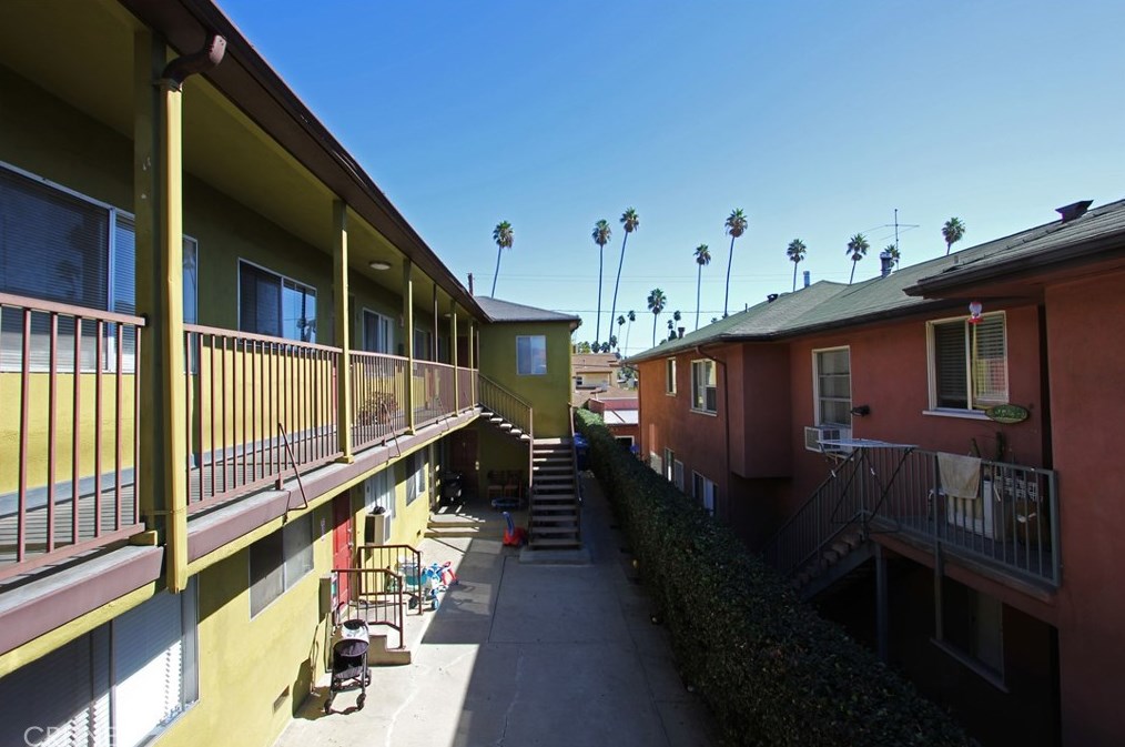 1646 Harvard, Los Angeles CA  90047-4232 exterior