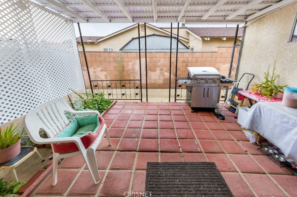 10421 Amestoy Ave, San Fernando CA  91344-6226 exterior