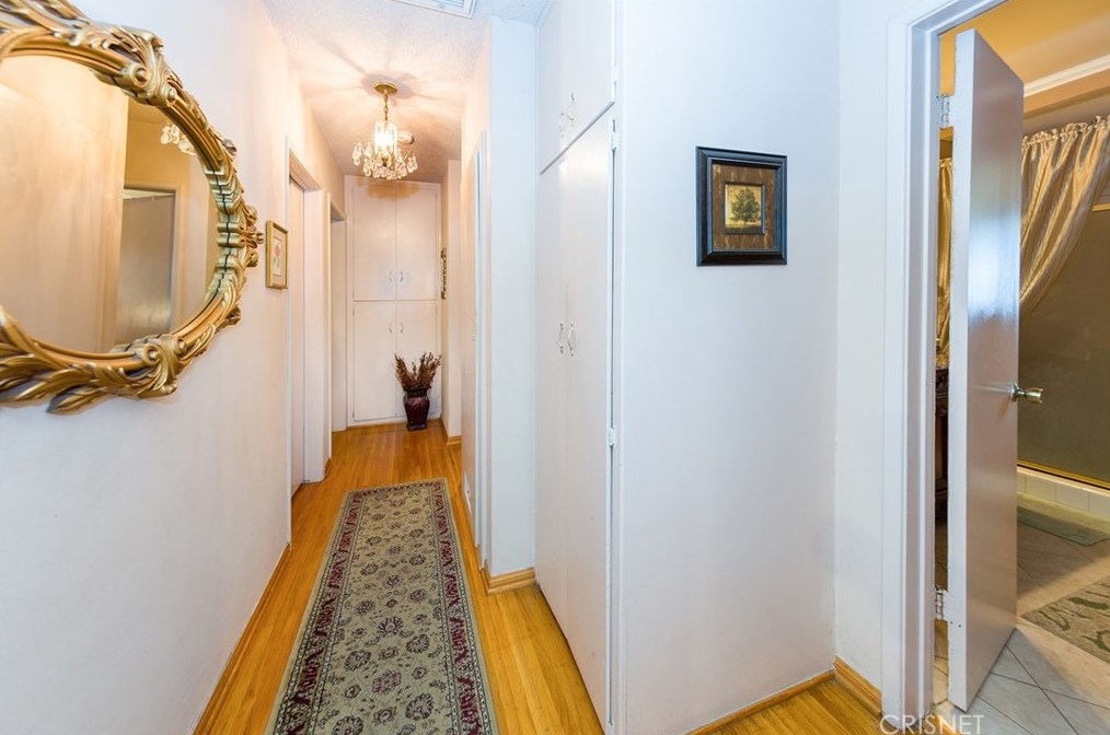 10421 Amestoy Ave, San Fernando CA  91344-6226 exterior