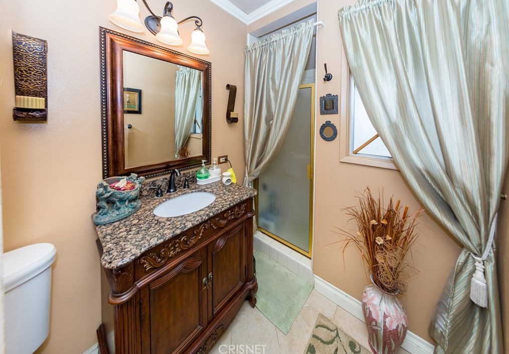 10421 Amestoy Ave, San Fernando CA  91344-6226 exterior