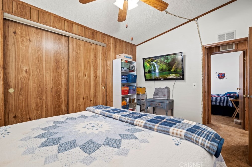 32501 Crown Vly Rd, Acton CA  93510-2619 exterior