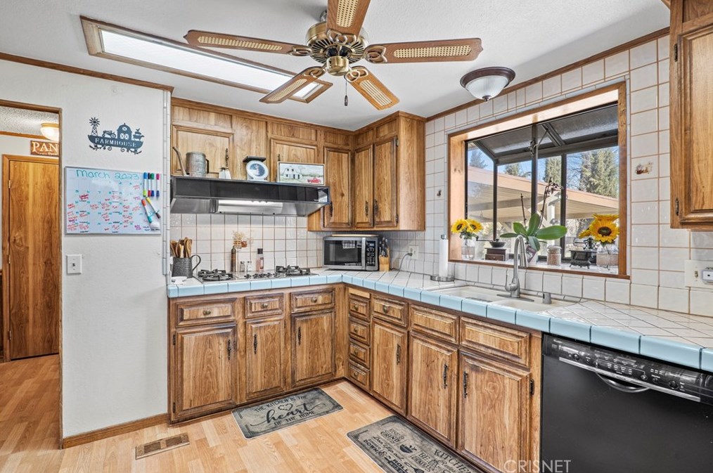 32501 Crown Vly Rd, Acton CA  93510-2619 exterior