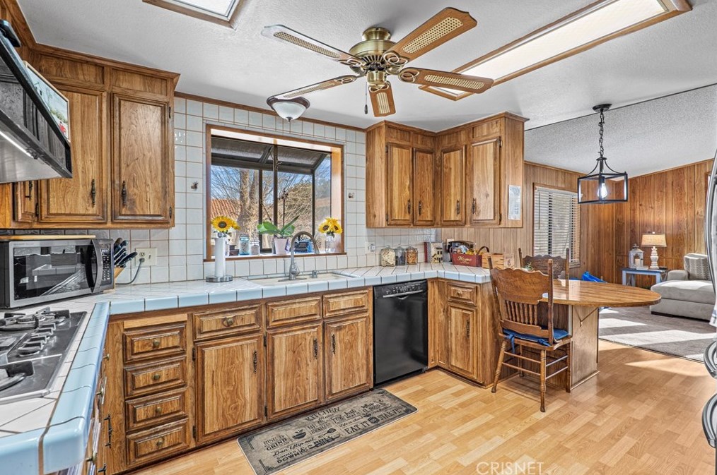 32501 Crown Vly Rd, Acton CA  93510-2619 exterior