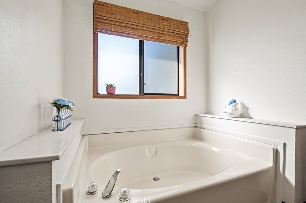 32501 Crown Vly Rd, Acton CA  93510-2619 exterior