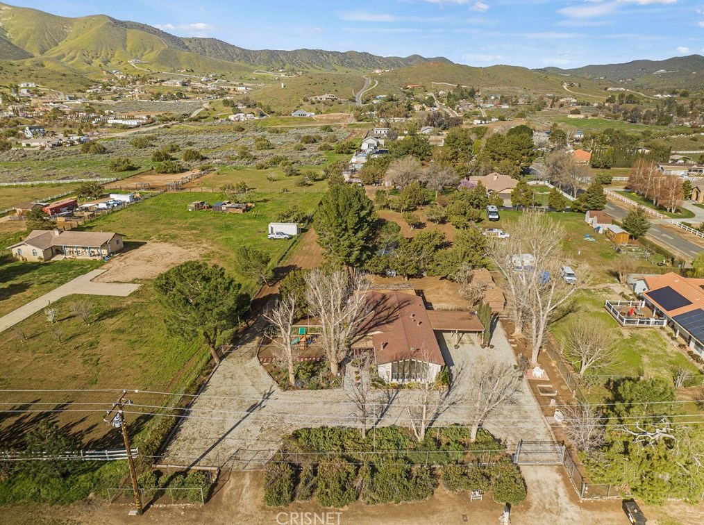 32501 Crown Vly Rd, Acton CA  93510-2619 exterior