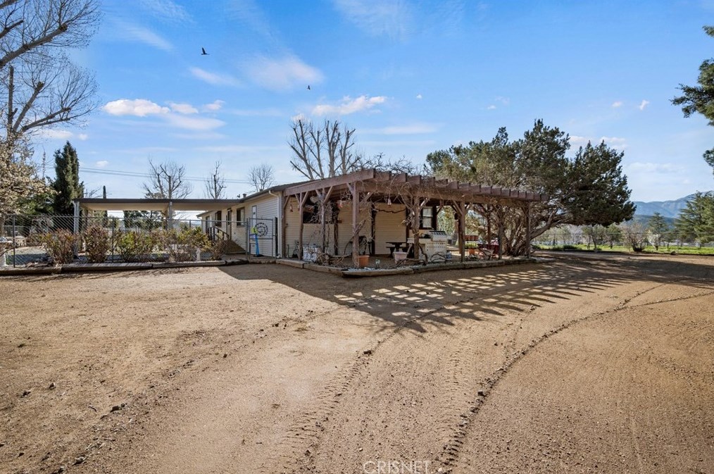 32501 Crown Vly Rd, Acton CA  93510-2619 exterior