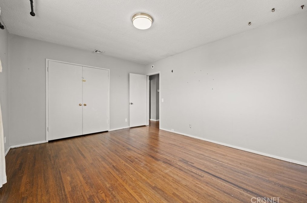 1346 Sutherland St, Los Angeles CA  90026-3434 exterior
