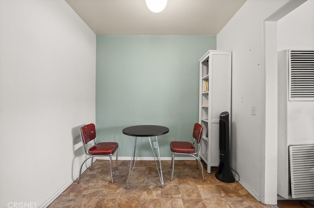 1346 Sutherland St, Los Angeles CA  90026-3434 exterior