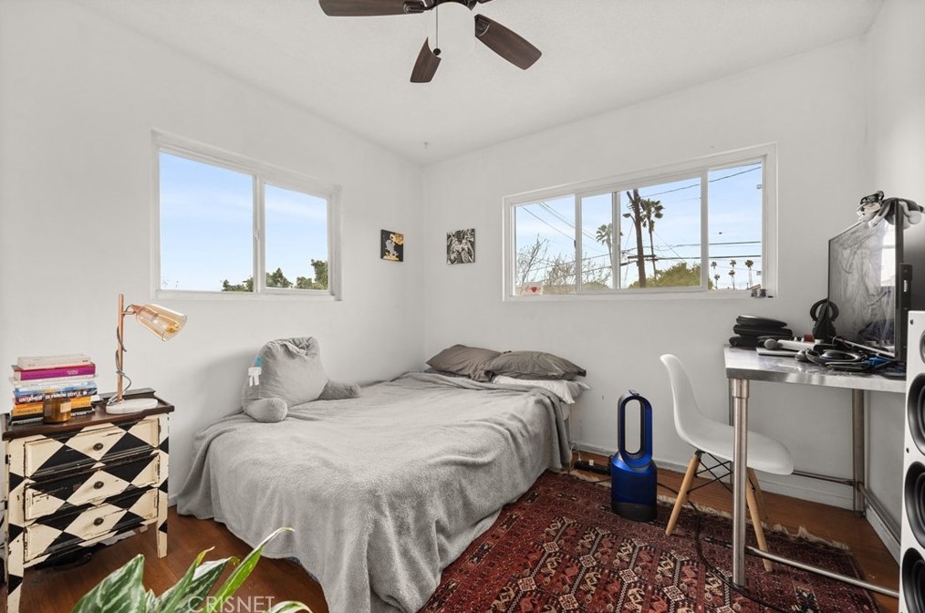 1346 Sutherland St, Los Angeles CA  90026-3434 exterior