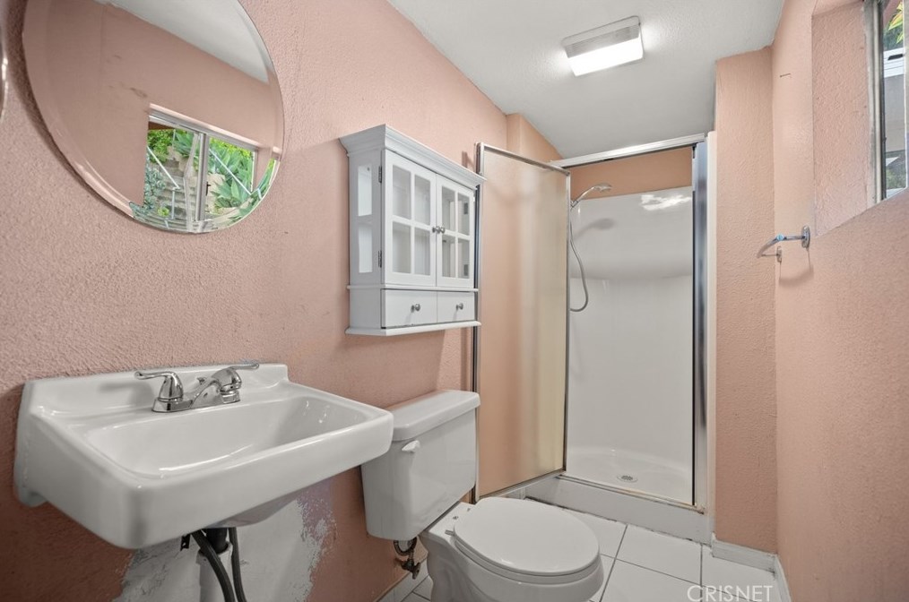 1346 Sutherland St, Los Angeles CA  90026-3434 exterior